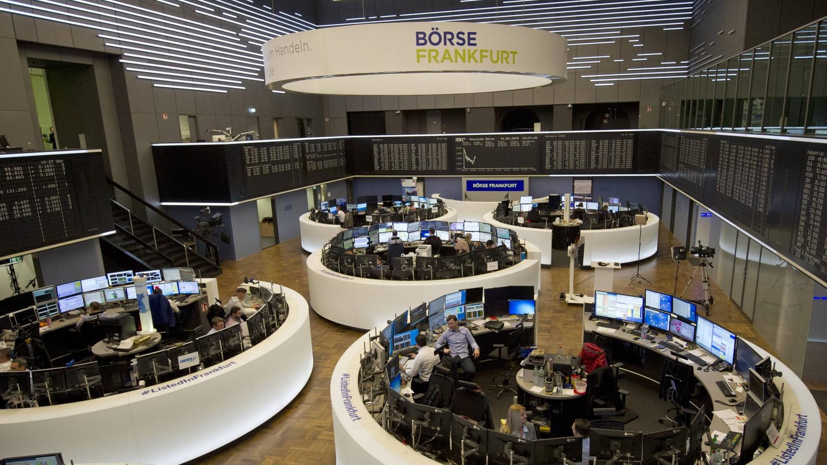Handelssaal der Deutschen Börse in Frankfurt: Was bringt mir als Privatanleger ein Dax-ETF? Handelssaal der Deutschen Börse in Frankfurt: Was bringt mir als Privatanleger ein Dax-ETF?