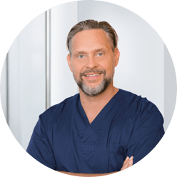 Dr. Jochen H. Schmidt, "Master of Science in Oral Implantology and Surgery", leitender Zahnarzt des Carree Dental in Köln. Dr. Jochen H. Schmidt, "Master of Science in Oral Implantology and Surgery", leitender Zahnarzt des Carree Dental in Köln.