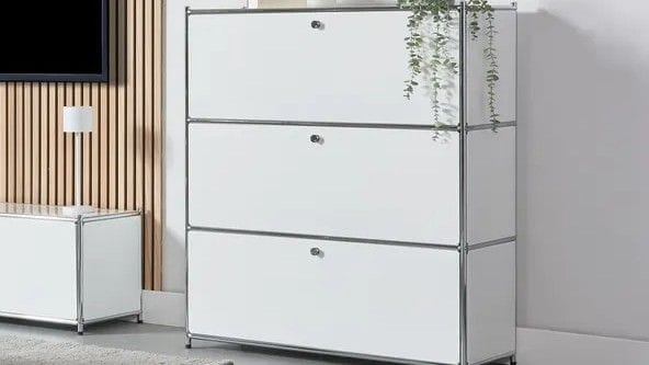 Schicke Optik zum kleinen Preis: Bei Aldi kostet dieses Metallregal nur 159 Euro.